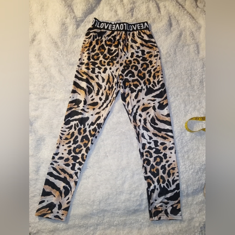Animal print leggings